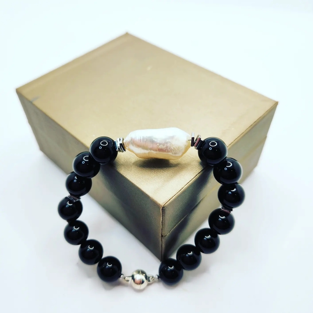 Black Lace Agatw, Baroque Pearl magnetic clasp bracelet 10 mm